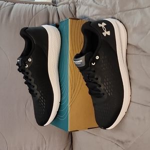 Under Armour men's Charged Pursuit 2 size 10